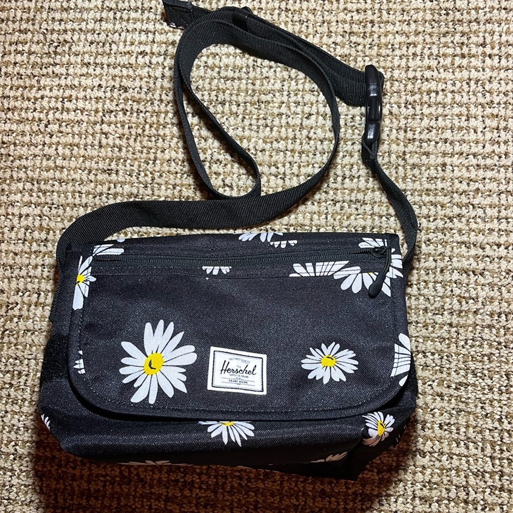 Herschel Daisy Crossbody bag new without tags NWOT